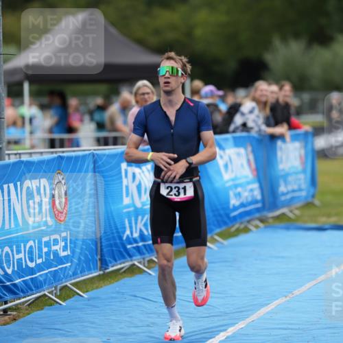 30.08.2026 - Elbe Triathlon Hamburg LAZAROV Photography http://msf.ph/oto/10026748 30.08.2026 10:12:26 Ziel 231 meine-sportfotos.de