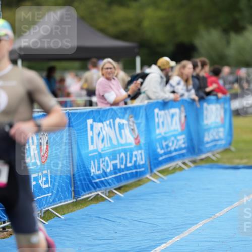 30.08.2026 - Elbe Triathlon Hamburg LAZAROV Photography http://msf.ph/oto/10026763 30.08.2026 10:13:43 Ziel 220, 227 meine-sportfotos.de