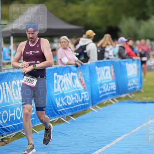 30.08.2026 - Elbe Triathlon Hamburg LAZAROV Photography http://msf.ph/oto/10026764 30.08.2026 10:14:08 Ziel 206 meine-sportfotos.de