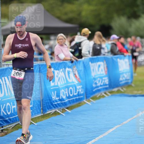 30.08.2026 - Elbe Triathlon Hamburg LAZAROV Photography http://msf.ph/oto/10026765 30.08.2026 10:14:08 Ziel 206 meine-sportfotos.de