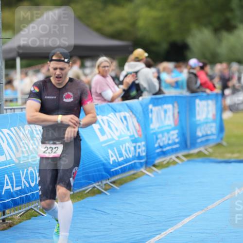 30.08.2026 - Elbe Triathlon Hamburg LAZAROV Photography http://msf.ph/oto/10026769 30.08.2026 10:14:31 Ziel 232, 238 meine-sportfotos.de