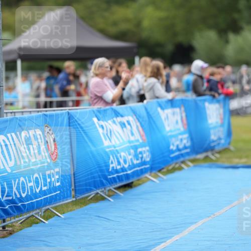 30.08.2026 - Elbe Triathlon Hamburg LAZAROV Photography http://msf.ph/oto/10026779 30.08.2026 10:15:34 Ziel 215 meine-sportfotos.de