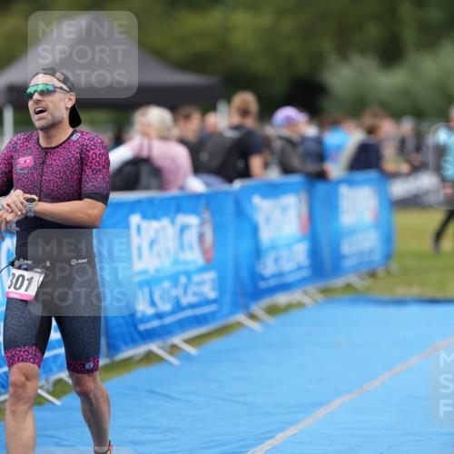 30.08.2026 - Elbe Triathlon Hamburg LAZAROV Photography http://msf.ph/oto/10026817 30.08.2026 10:20:59 Ziel 301 meine-sportfotos.de