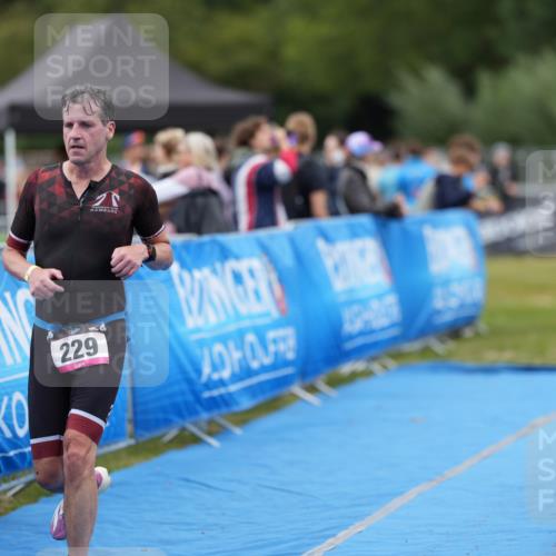 30.08.2026 - Elbe Triathlon Hamburg LAZAROV Photography http://msf.ph/oto/10026819 30.08.2026 10:21:10 Ziel 229 meine-sportfotos.de