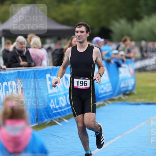 30.08.2026 - Elbe Triathlon Hamburg LAZAROV Photography http://msf.ph/oto/10026821 30.08.2026 10:24:08 Ziel 196 meine-sportfotos.de
