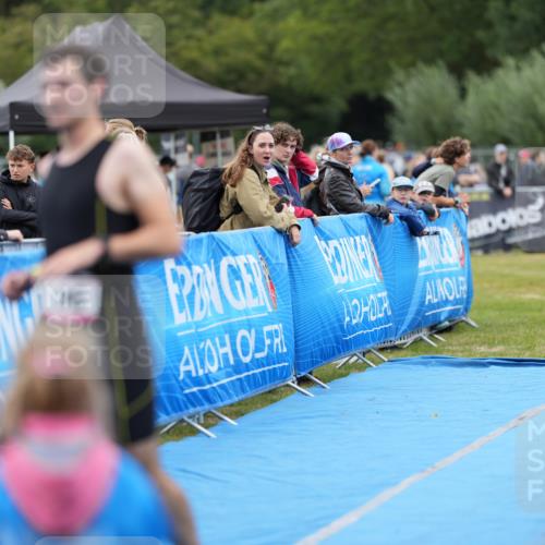 30.08.2026 - Elbe Triathlon Hamburg LAZAROV Photography http://msf.ph/oto/10026822 30.08.2026 10:24:08 Ziel 196 meine-sportfotos.de