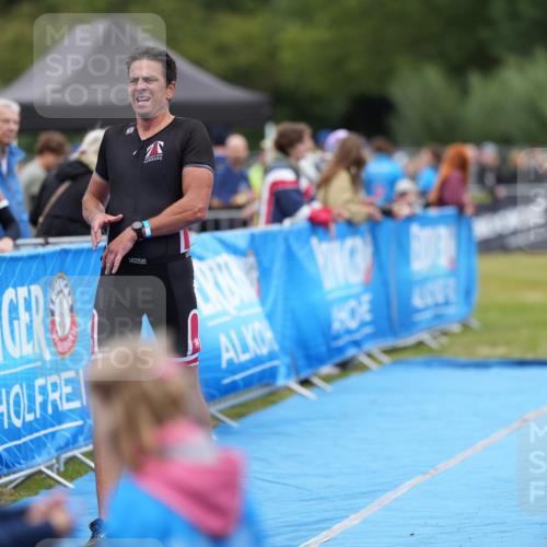 30.08.2026 - Elbe Triathlon Hamburg LAZAROV Photography http://msf.ph/oto/10026839 30.08.2026 10:26:43 Ziel 280 meine-sportfotos.de