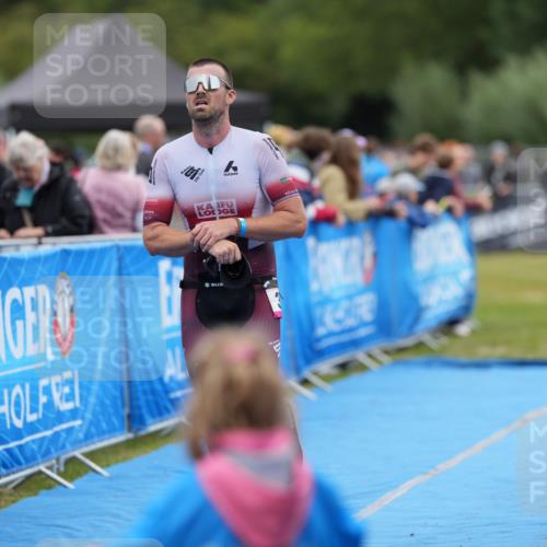 30.08.2026 - Elbe Triathlon Hamburg LAZAROV Photography http://msf.ph/oto/10026842 30.08.2026 10:27:56 Ziel 307 meine-sportfotos.de