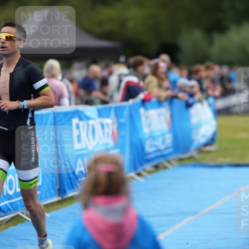 30.08.2026 - Elbe Triathlon Hamburg LAZAROV Photography http://msf.ph/oto/10026846 30.08.2026 10:28:15 Ziel 253, 318 meine-sportfotos.de