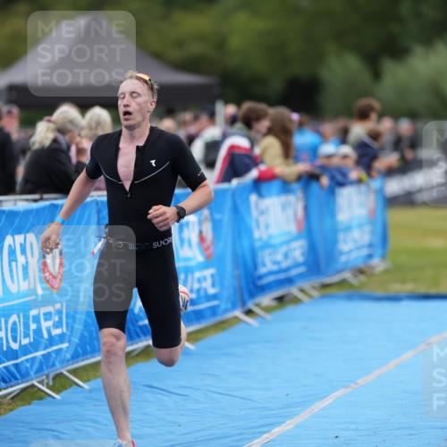 30.08.2026 - Elbe Triathlon Hamburg LAZAROV Photography http://msf.ph/oto/10026851 30.08.2026 10:28:30 Ziel 322 meine-sportfotos.de