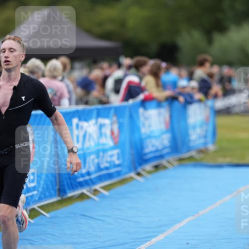 30.08.2026 - Elbe Triathlon Hamburg LAZAROV Photography http://msf.ph/oto/10026852 30.08.2026 10:28:30 Ziel 322 meine-sportfotos.de