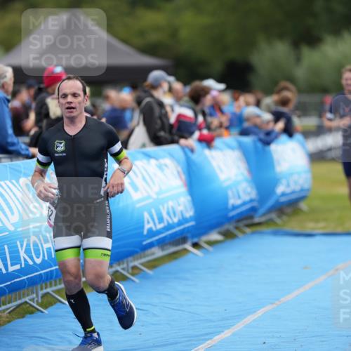 30.08.2026 - Elbe Triathlon Hamburg LAZAROV Photography http://msf.ph/oto/10026872 30.08.2026 10:31:04 Ziel 252, 1895 meine-sportfotos.de