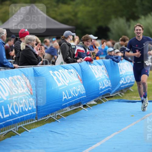 30.08.2026 - Elbe Triathlon Hamburg LAZAROV Photography http://msf.ph/oto/10026874 30.08.2026 10:31:05 Ziel 208, 252, 1895 meine-sportfotos.de