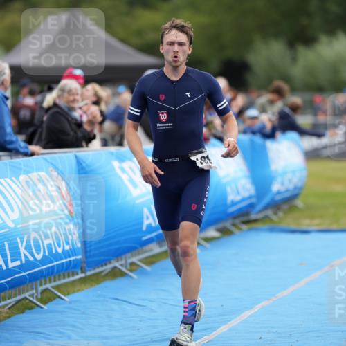 30.08.2026 - Elbe Triathlon Hamburg LAZAROV Photography http://msf.ph/oto/10026875 30.08.2026 10:31:06 Ziel 208, 252, 1895 meine-sportfotos.de