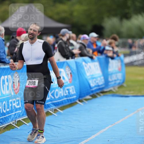 30.08.2026 - Elbe Triathlon Hamburg LAZAROV Photography http://msf.ph/oto/10026878 30.08.2026 10:31:13 Ziel 208 meine-sportfotos.de
