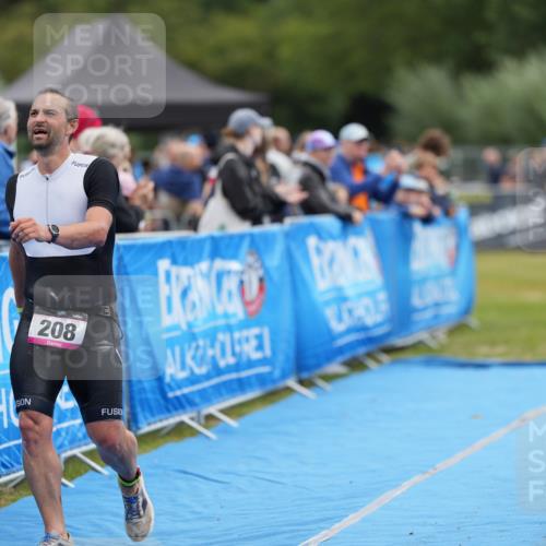 30.08.2026 - Elbe Triathlon Hamburg LAZAROV Photography http://msf.ph/oto/10026879 30.08.2026 10:31:13 Ziel 208 meine-sportfotos.de