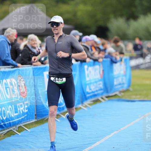 30.08.2026 - Elbe Triathlon Hamburg LAZAROV Photography http://msf.ph/oto/10026884 30.08.2026 10:31:58 Ziel 445 meine-sportfotos.de