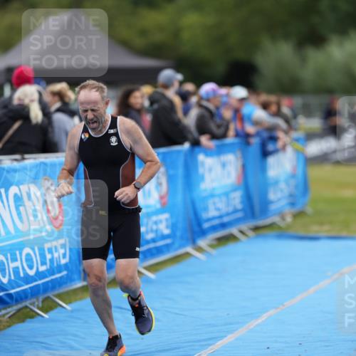 30.08.2026 - Elbe Triathlon Hamburg LAZAROV Photography http://msf.ph/oto/10026896 30.08.2026 10:32:58 Ziel 298 meine-sportfotos.de