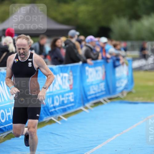 30.08.2026 - Elbe Triathlon Hamburg LAZAROV Photography http://msf.ph/oto/10026897 30.08.2026 10:32:58 Ziel 298 meine-sportfotos.de