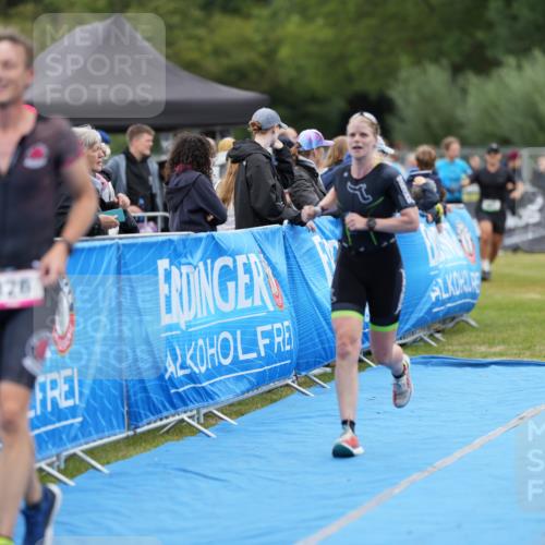 30.08.2026 - Elbe Triathlon Hamburg LAZAROV Photography http://msf.ph/oto/10026906 30.08.2026 10:33:28 Ziel 326, 382 meine-sportfotos.de