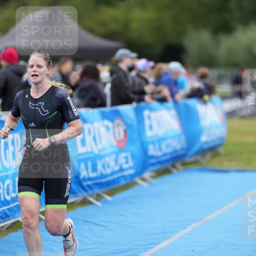 30.08.2026 - Elbe Triathlon Hamburg LAZAROV Photography http://msf.ph/oto/10026909 30.08.2026 10:33:29 Ziel 326, 382 meine-sportfotos.de
