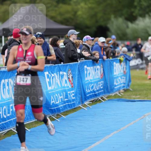 30.08.2026 - Elbe Triathlon Hamburg LAZAROV Photography http://msf.ph/oto/10026917 30.08.2026 10:34:17 Ziel 347, 412 meine-sportfotos.de