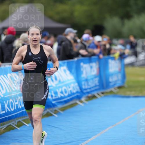 30.08.2026 - Elbe Triathlon Hamburg LAZAROV Photography http://msf.ph/oto/10026924 30.08.2026 10:34:47 Ziel 356, 385 meine-sportfotos.de