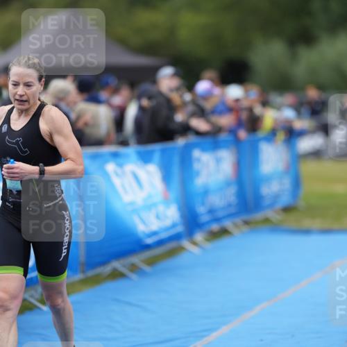 30.08.2026 - Elbe Triathlon Hamburg LAZAROV Photography http://msf.ph/oto/10026925 30.08.2026 10:34:47 Ziel 356, 385 meine-sportfotos.de