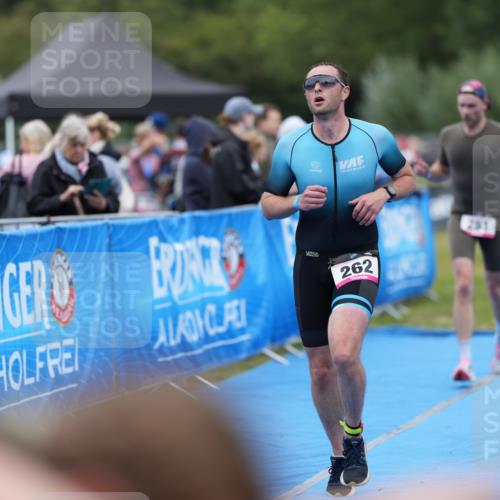 30.08.2026 - Elbe Triathlon Hamburg LAZAROV Photography http://msf.ph/oto/10026932 30.08.2026 10:35:19 Ziel 251, 262 meine-sportfotos.de
