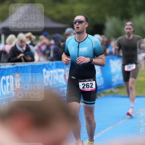 30.08.2026 - Elbe Triathlon Hamburg LAZAROV Photography http://msf.ph/oto/10026933 30.08.2026 10:35:19 Ziel 251, 262 meine-sportfotos.de