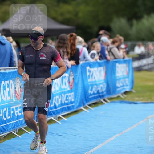 30.08.2026 - Elbe Triathlon Hamburg LAZAROV Photography http://msf.ph/oto/10027118 30.08.2026 10:46:49 Ziel 293, 354, 544 meine-sportfotos.de