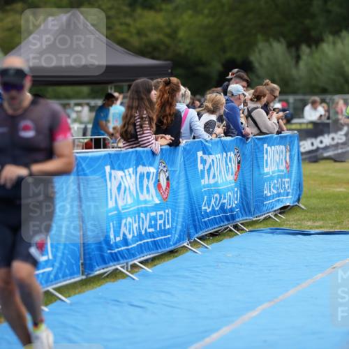 30.08.2026 - Elbe Triathlon Hamburg LAZAROV Photography http://msf.ph/oto/10027119 30.08.2026 10:46:50 Ziel 293, 354, 544 meine-sportfotos.de