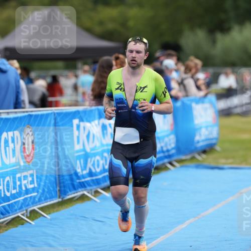 30.08.2026 - Elbe Triathlon Hamburg LAZAROV Photography http://msf.ph/oto/10027121 30.08.2026 10:46:54 Ziel 544 meine-sportfotos.de