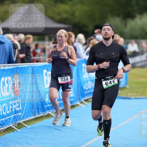 30.08.2026 - Elbe Triathlon Hamburg LAZAROV Photography http://msf.ph/oto/10027124 30.08.2026 10:47:07 Ziel 334, 641 meine-sportfotos.de