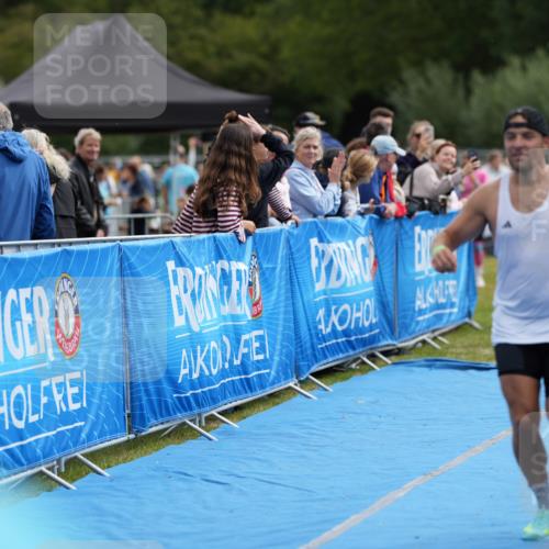 30.08.2026 - Elbe Triathlon Hamburg LAZAROV Photography http://msf.ph/oto/10027127 30.08.2026 10:47:34 Ziel 390, 464 meine-sportfotos.de