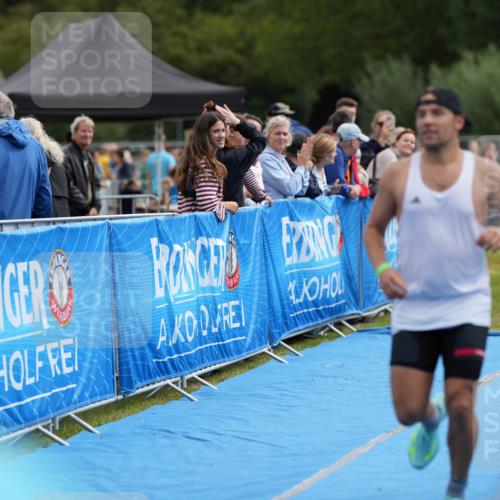 30.08.2026 - Elbe Triathlon Hamburg LAZAROV Photography http://msf.ph/oto/10027128 30.08.2026 10:47:35 Ziel 390, 464 meine-sportfotos.de