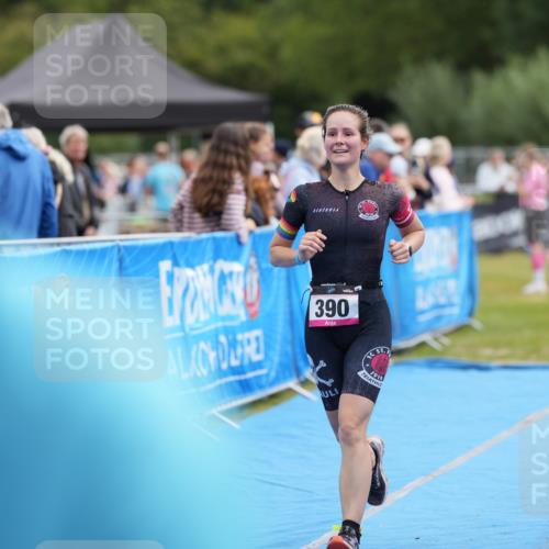 30.08.2026 - Elbe Triathlon Hamburg LAZAROV Photography http://msf.ph/oto/10027130 30.08.2026 10:47:39 Ziel 390 meine-sportfotos.de