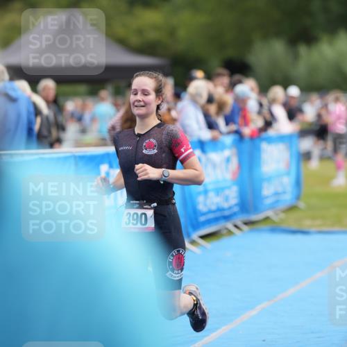 30.08.2026 - Elbe Triathlon Hamburg LAZAROV Photography http://msf.ph/oto/10027131 30.08.2026 10:47:39 Ziel 390 meine-sportfotos.de