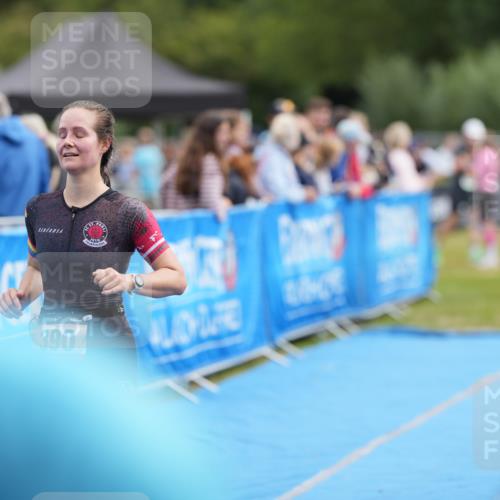 30.08.2026 - Elbe Triathlon Hamburg LAZAROV Photography http://msf.ph/oto/10027132 30.08.2026 10:47:40 Ziel 390 meine-sportfotos.de