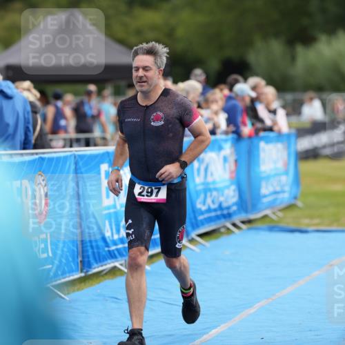 30.08.2026 - Elbe Triathlon Hamburg LAZAROV Photography http://msf.ph/oto/10027133 30.08.2026 10:47:55 Ziel 297 meine-sportfotos.de