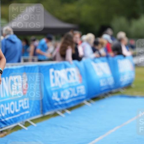 30.08.2026 - Elbe Triathlon Hamburg LAZAROV Photography http://msf.ph/oto/10027147 30.08.2026 10:48:39 Ziel 320 meine-sportfotos.de