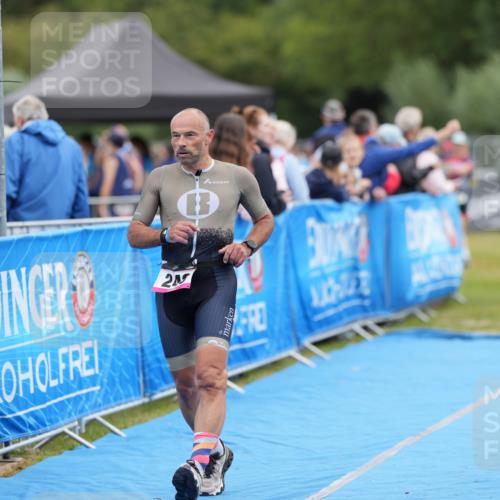 30.08.2026 - Elbe Triathlon Hamburg LAZAROV Photography http://msf.ph/oto/10027148 30.08.2026 10:49:22 Ziel 249 meine-sportfotos.de