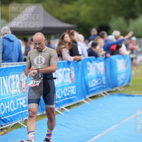 30.08.2026 - Elbe Triathlon Hamburg LAZAROV Photography http://msf.ph/oto/10027149 30.08.2026 10:49:22 Ziel 249 meine-sportfotos.de