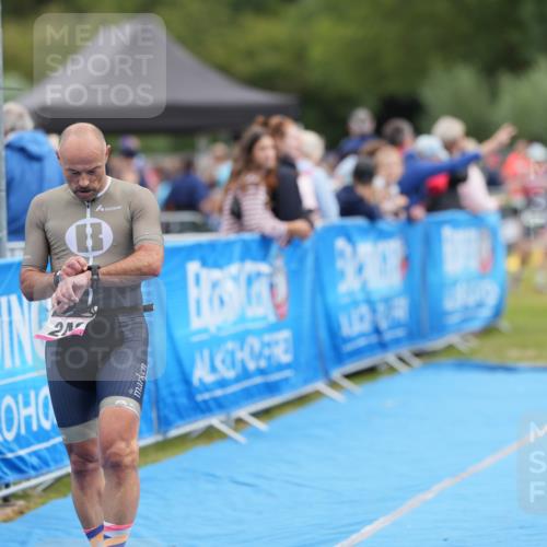 30.08.2026 - Elbe Triathlon Hamburg LAZAROV Photography http://msf.ph/oto/10027150 30.08.2026 10:49:23 Ziel 249 meine-sportfotos.de