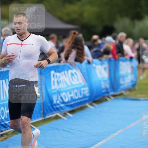 30.08.2026 - Elbe Triathlon Hamburg LAZAROV Photography http://msf.ph/oto/10027167 30.08.2026 10:51:22 Ziel 489 meine-sportfotos.de