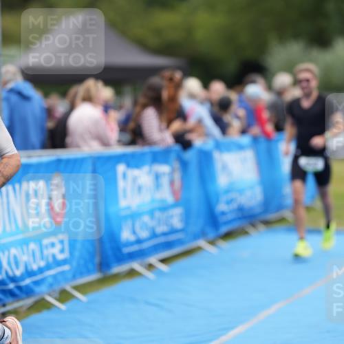 30.08.2026 - Elbe Triathlon Hamburg LAZAROV Photography http://msf.ph/oto/10027183 30.08.2026 10:52:01 Ziel 452, 536 meine-sportfotos.de