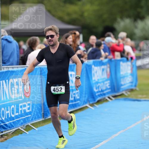 30.08.2026 - Elbe Triathlon Hamburg LAZAROV Photography http://msf.ph/oto/10027184 30.08.2026 10:52:02 Ziel 452, 536 meine-sportfotos.de