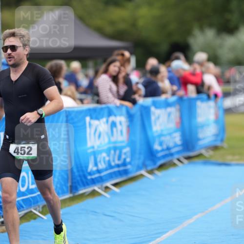 30.08.2026 - Elbe Triathlon Hamburg LAZAROV Photography http://msf.ph/oto/10027185 30.08.2026 10:52:03 Ziel 452, 536 meine-sportfotos.de