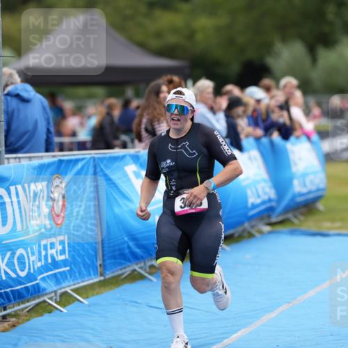 30.08.2026 - Elbe Triathlon Hamburg LAZAROV Photography http://msf.ph/oto/10027189 30.08.2026 10:52:34 Ziel 379 meine-sportfotos.de