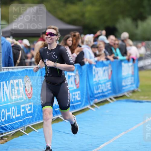 30.08.2026 - Elbe Triathlon Hamburg LAZAROV Photography http://msf.ph/oto/10027210 30.08.2026 10:54:01 Ziel 381, 481 meine-sportfotos.de